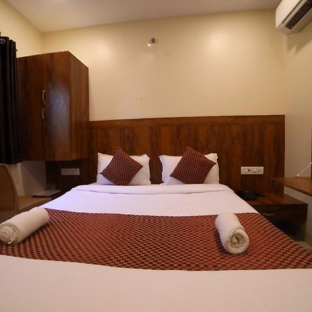 Oyo 8757 Prakash Inn Mumbai  Buitenkant foto
