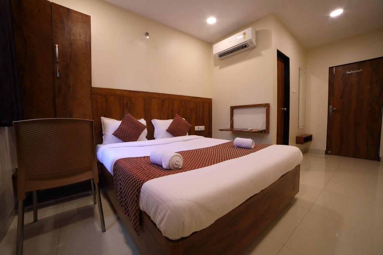 Oyo 8757 Prakash Inn Mumbai  Buitenkant foto