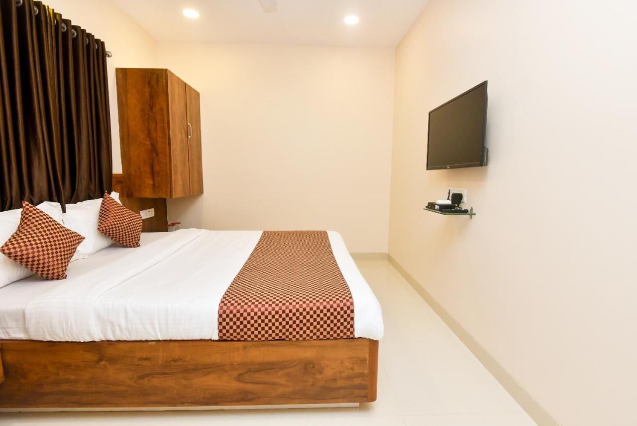 Oyo 8757 Prakash Inn Mumbai  Buitenkant foto