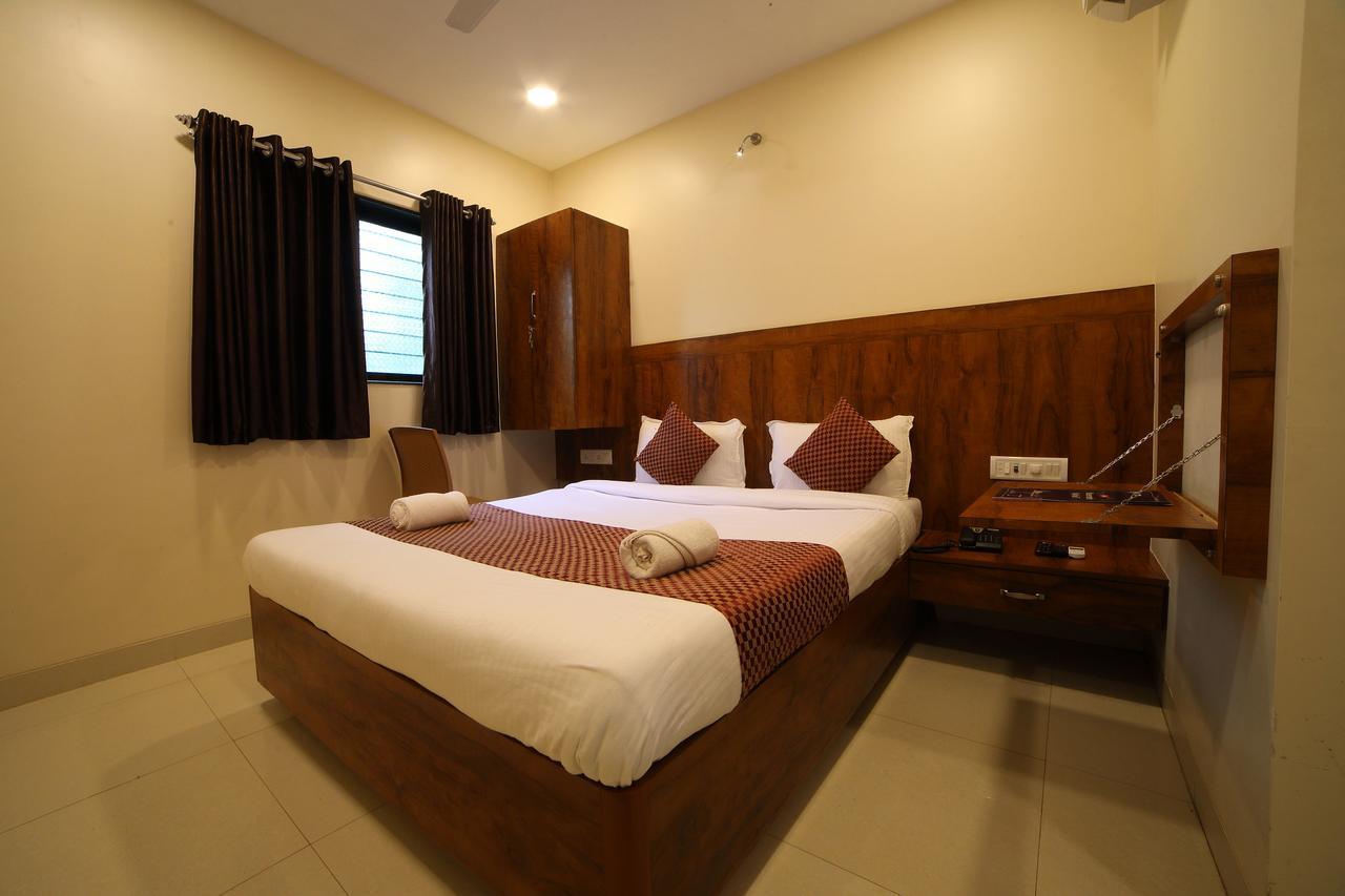 Oyo 8757 Prakash Inn Mumbai  Buitenkant foto